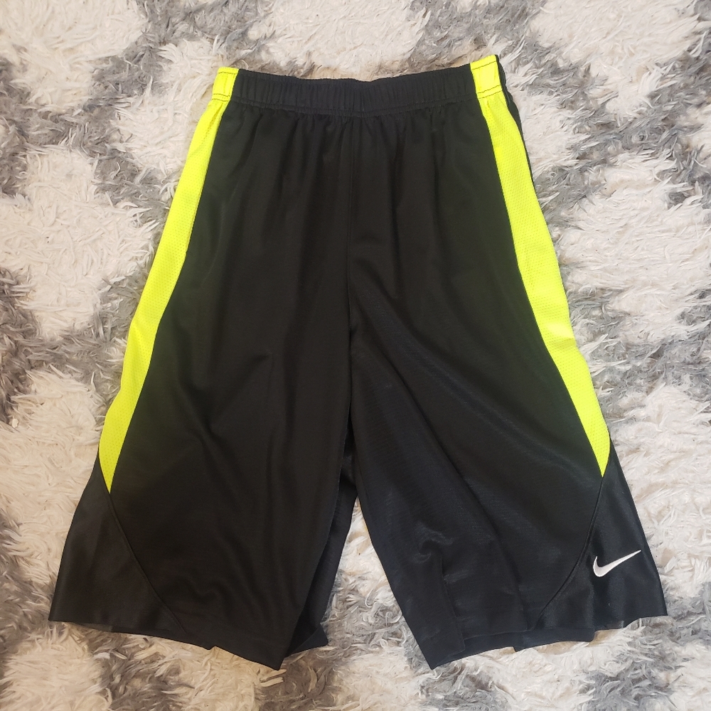 Nikes black and green basketball shorts